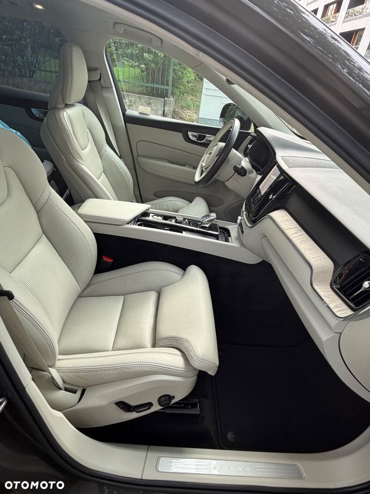 Volvo XC 60 B4 B Plus Bright - 16