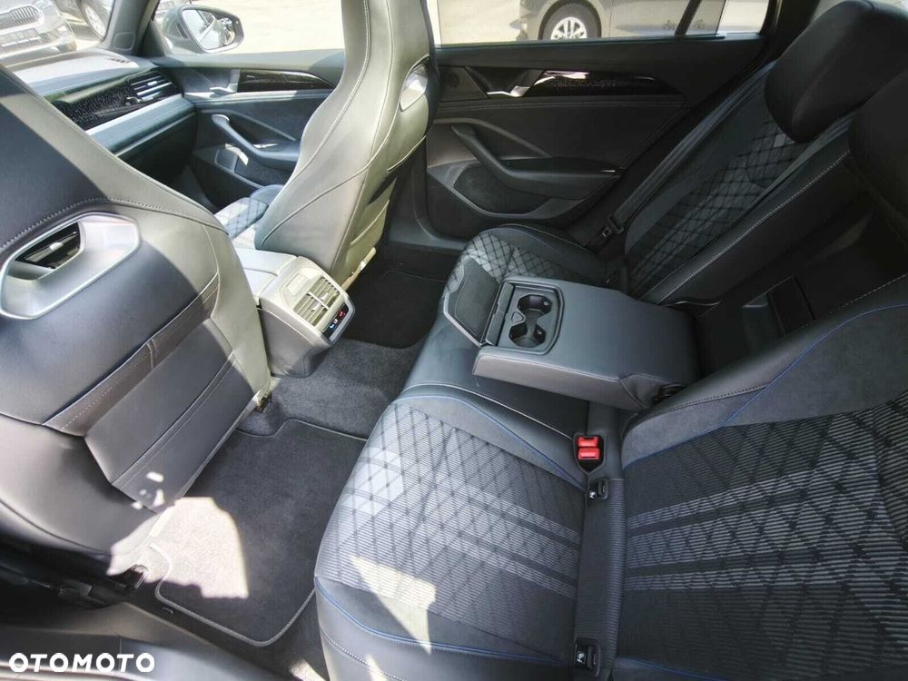 Volkswagen Passat Variant 2.0 TSI 4Mot R-Line DSG - 21