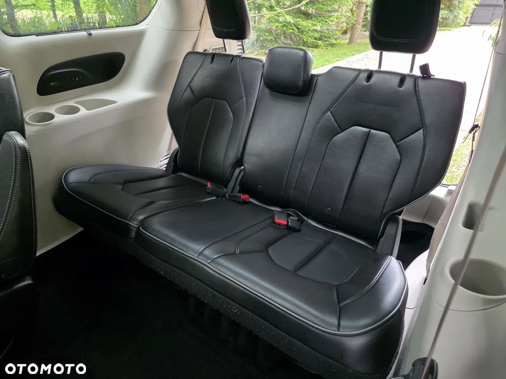 Chrysler Pacifica - 21