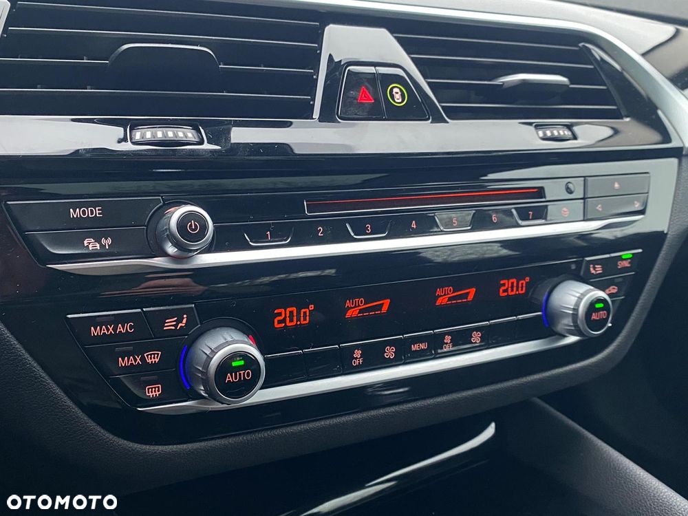 BMW Seria 5 530i xDrive Sport Line sport - 25