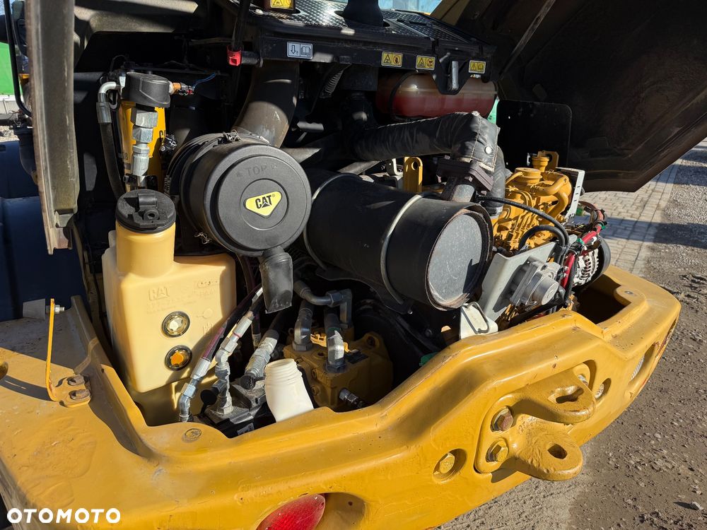 Caterpillar 908M - 7