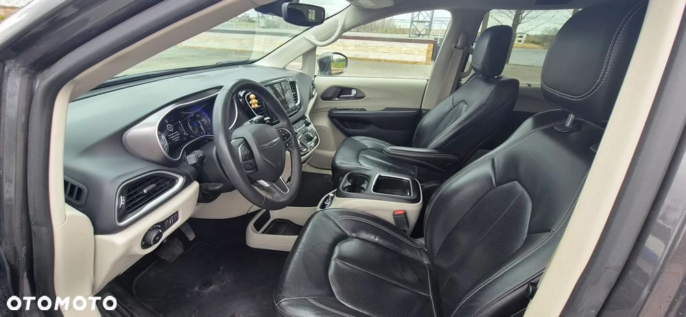 Chrysler Pacifica - 15