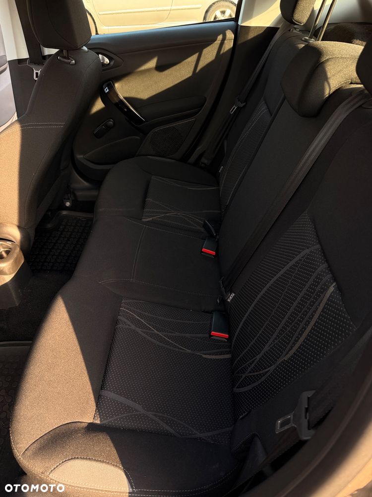 Peugeot 208 1.2 PureTech Active - 10