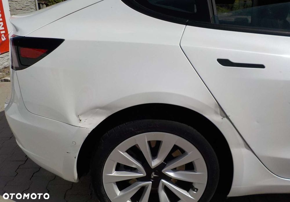 Tesla Model 3 - 12