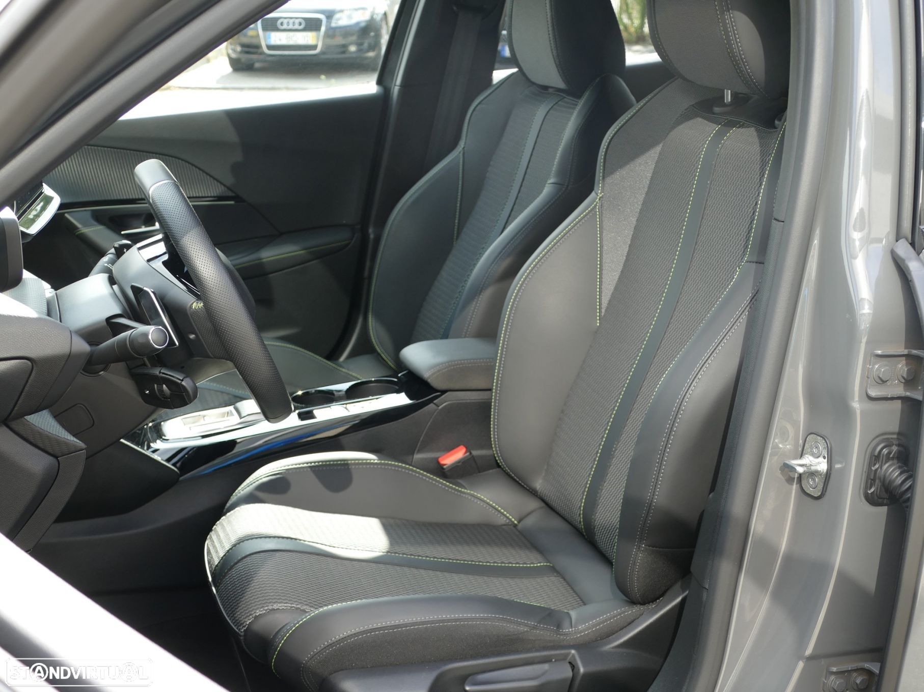 Peugeot 2008 1.2 PureTech GT EAT8 - 26