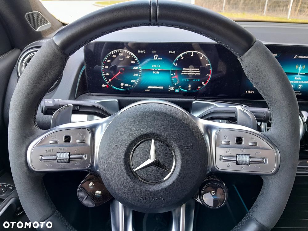 Mercedes-Benz GLB - 13