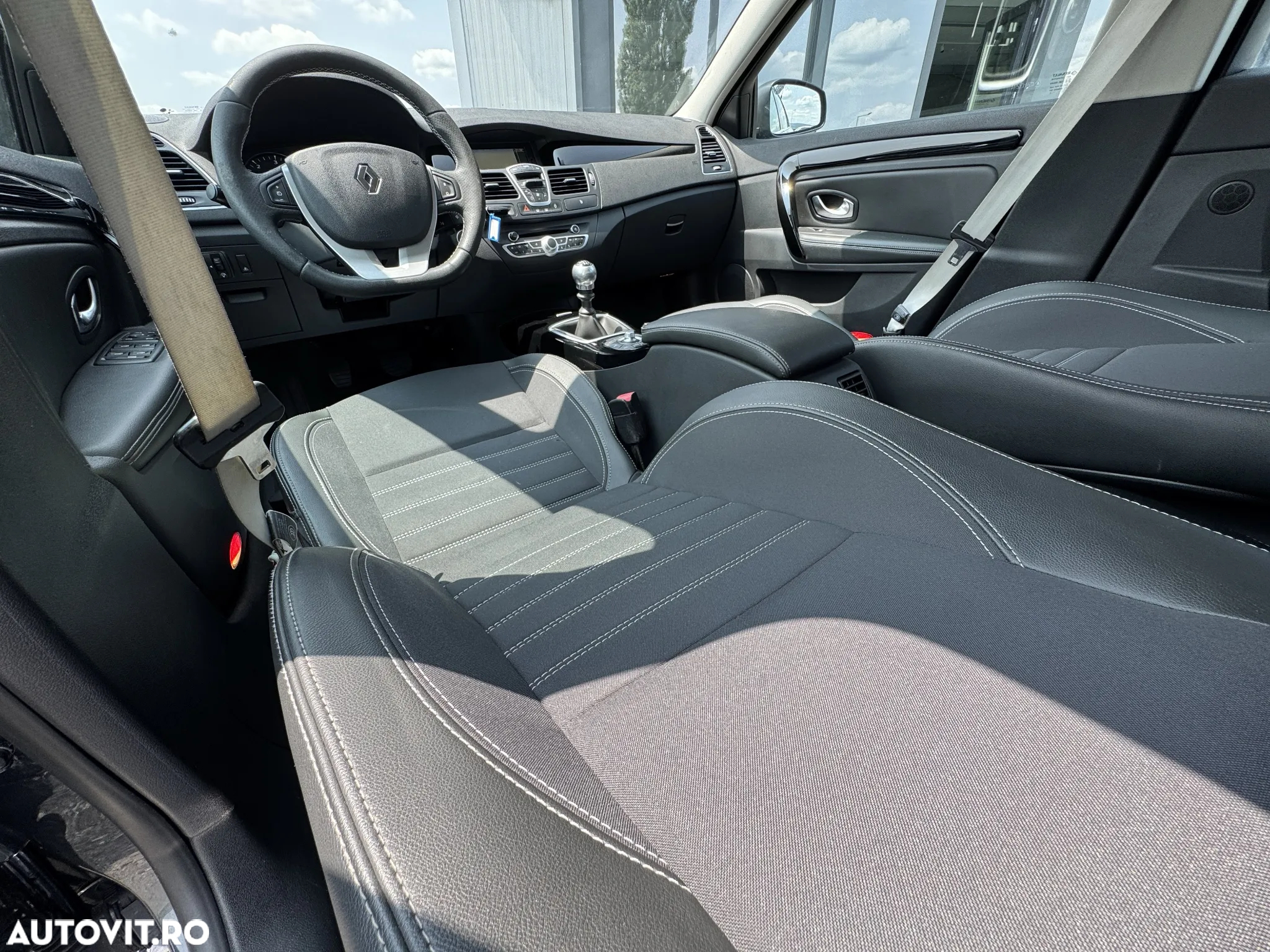 Renault Laguna dCi 110 FAP Bose Edition - 24