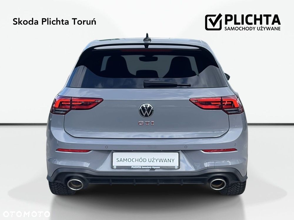 Volkswagen Golf - 6