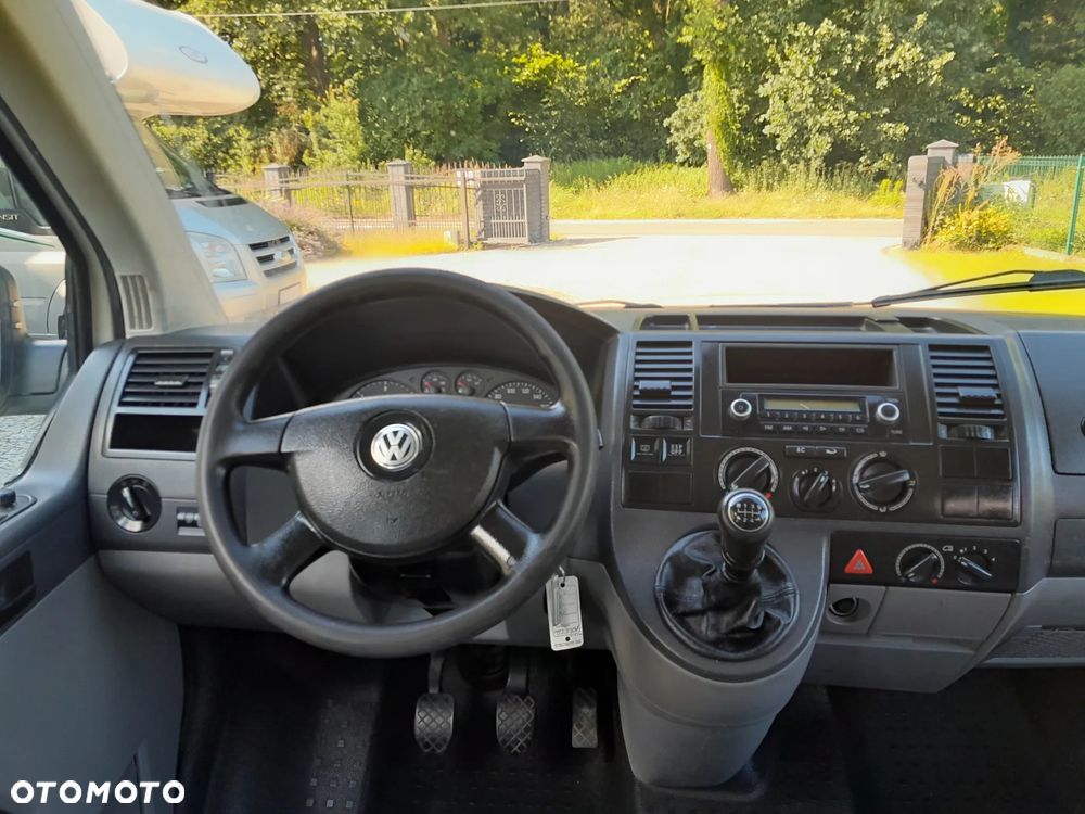 Volkswagen Multivan - 10