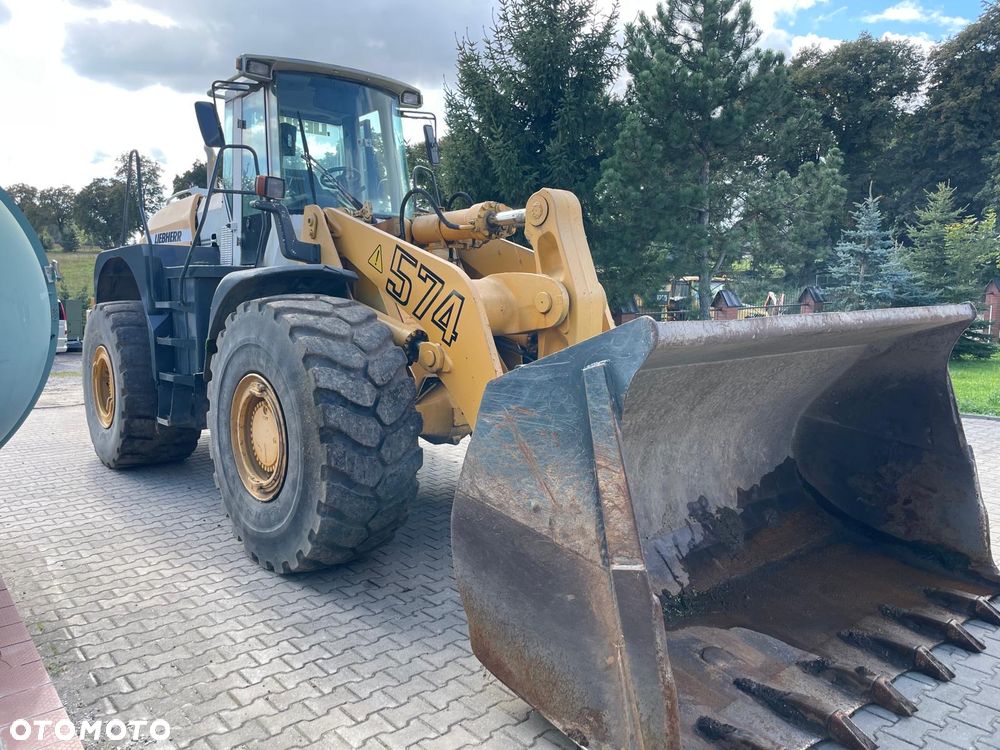 Liebherr L574 - 2