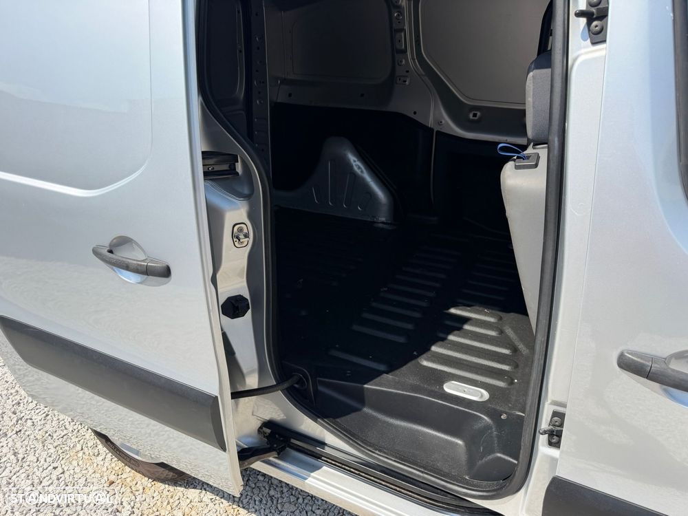 Citroën Berlingo 1.6 HDI 3LUG c/ GPS e AC - 12