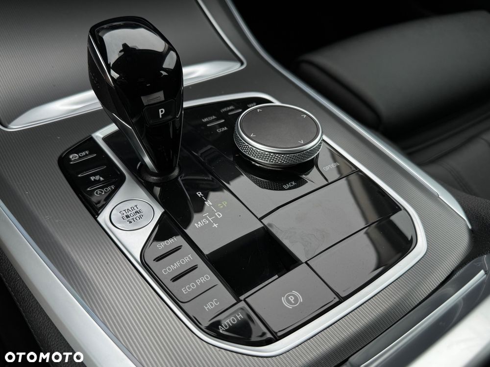 BMW X5 xDrive25d xLine - 33