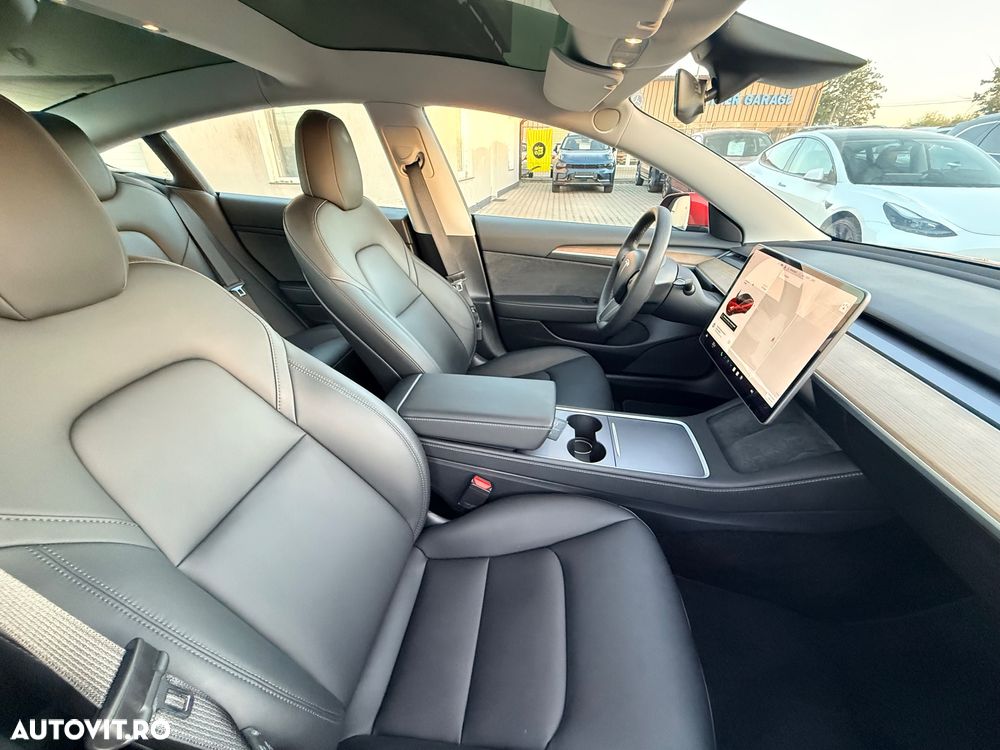 Tesla Model 3 - 9