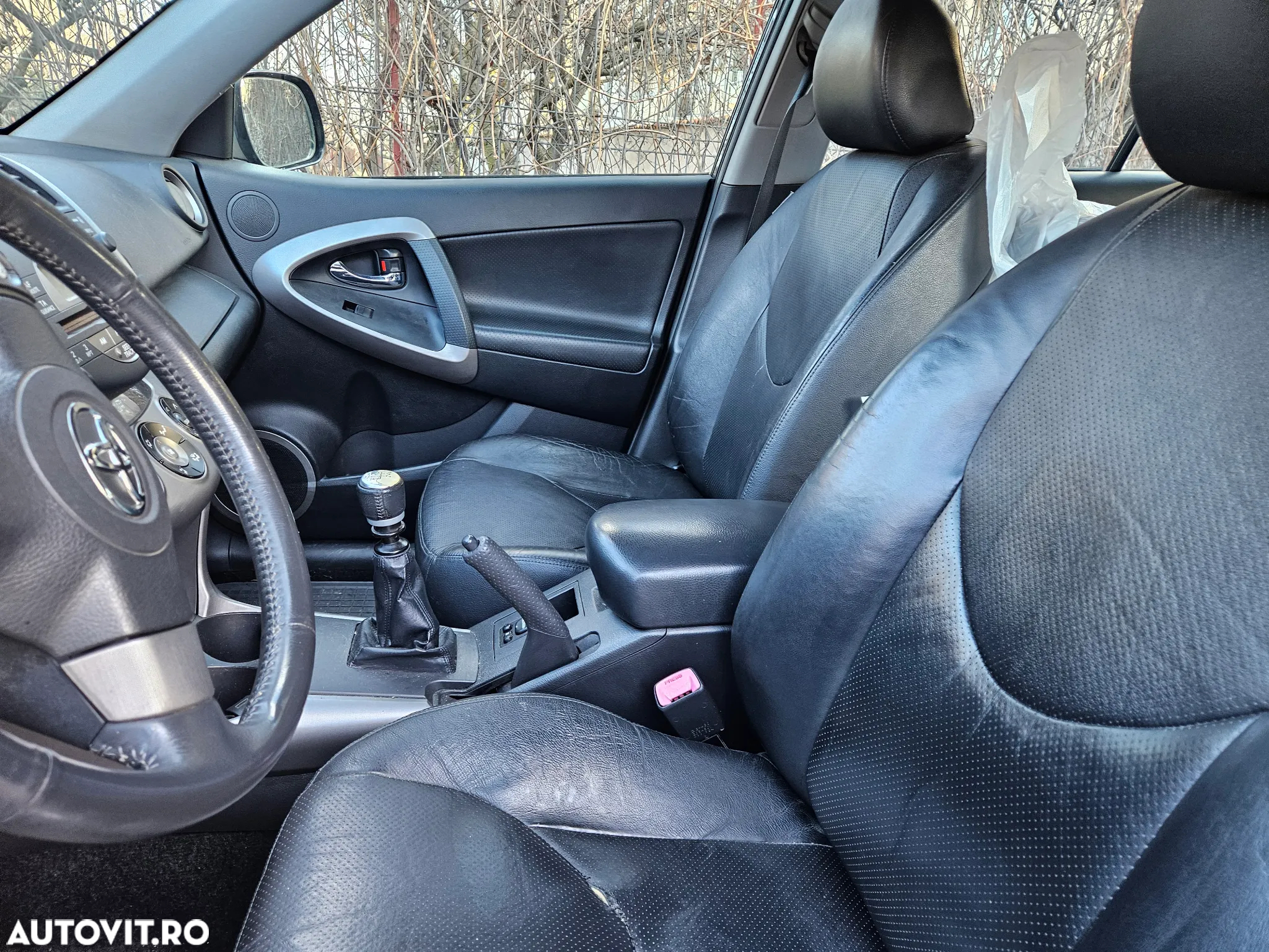 Toyota RAV4 2.2 D-4D Luxury - 6