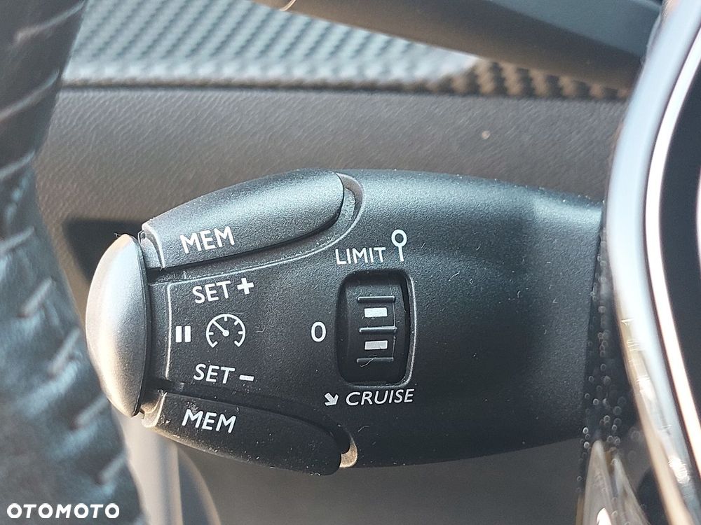 Peugeot 208 - 19