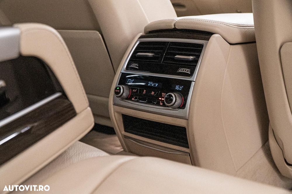 BMW Seria 7 740e iPerformance - 36