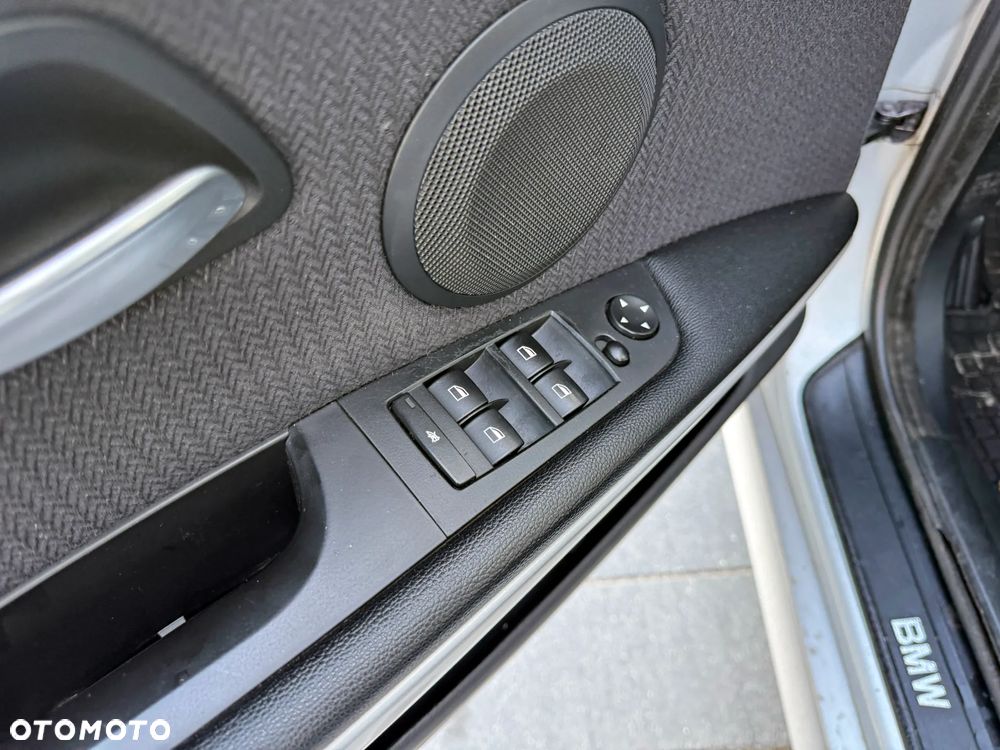 BMW Seria 3 320i Touring Edition Exclusive - 13