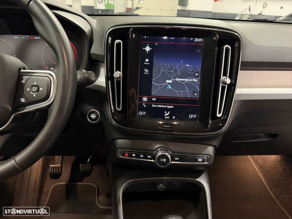 Volvo XC 40 2.0 D3 - 17