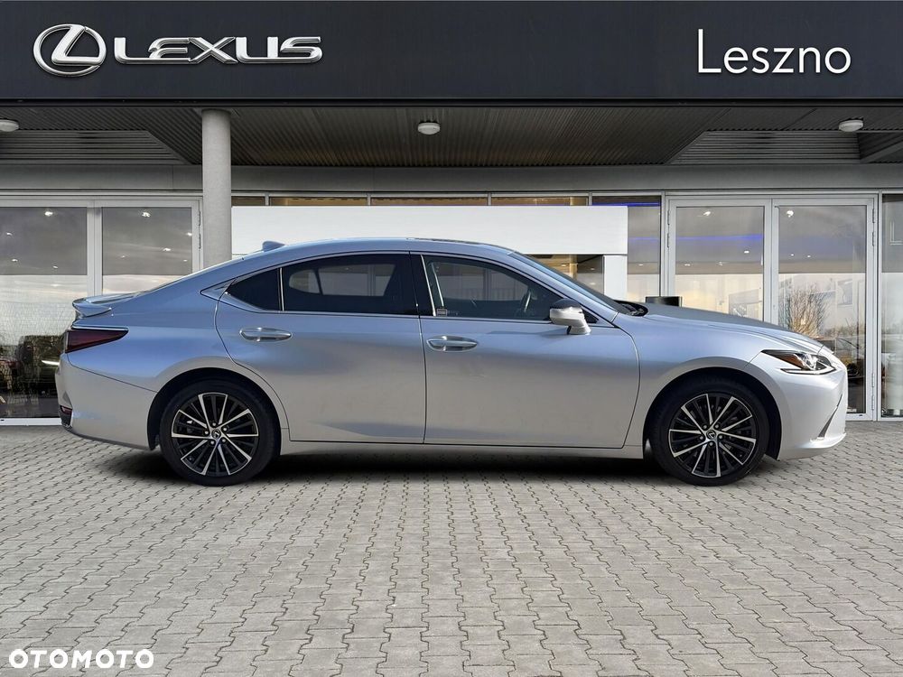Lexus ES 300h Business Edition - 11