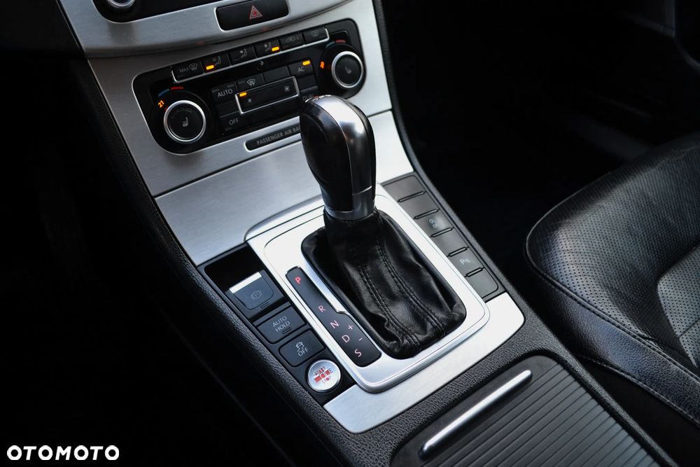 Volkswagen Passat 2.0 TDI DPF Highline DSG - 22