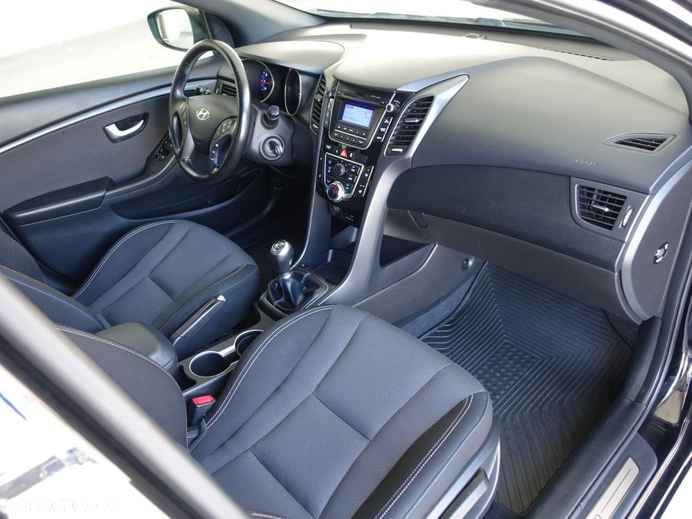 Hyundai i30 blue Kombi 1.4 Passion - 21