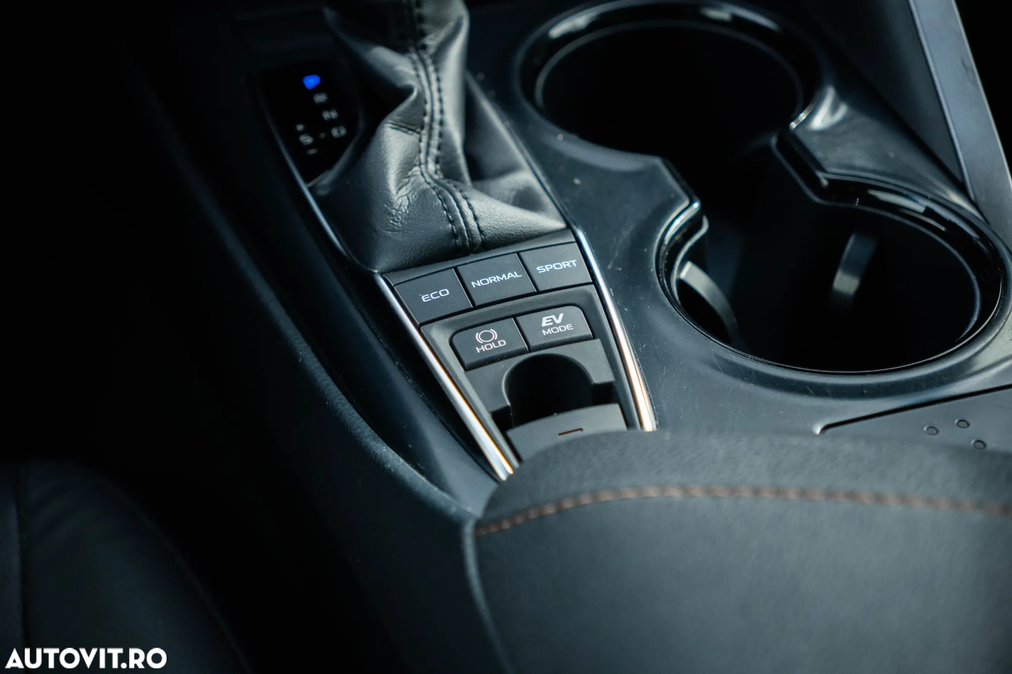 Toyota Camry 2.5 Hybrid Business - 20
