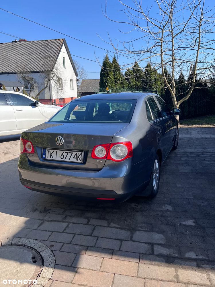 Volkswagen Jetta 1.9 TDI Trendline - 4
