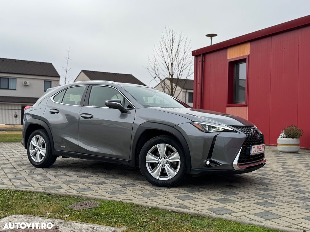 Lexus UX 250h FWD Business - 18