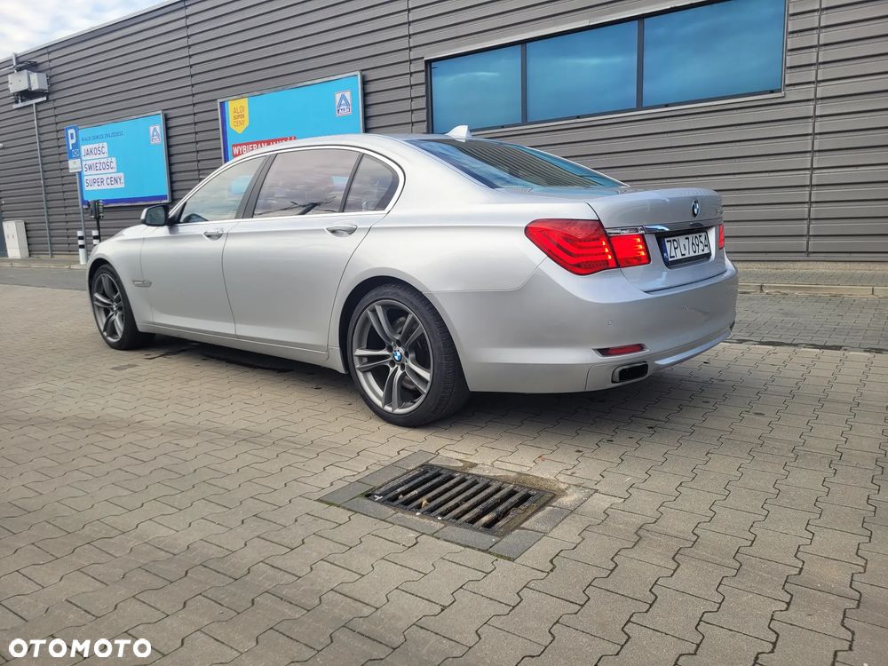 BMW Seria 7 750i L xDrive - 3