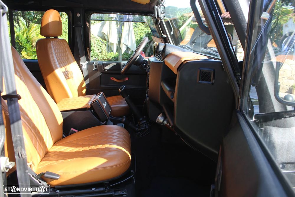 Land Rover Defender 110 Black Pearl Limited Edition - 30