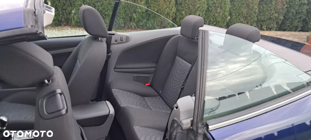 Ford Focus 1.6 16V Ambiente - 17