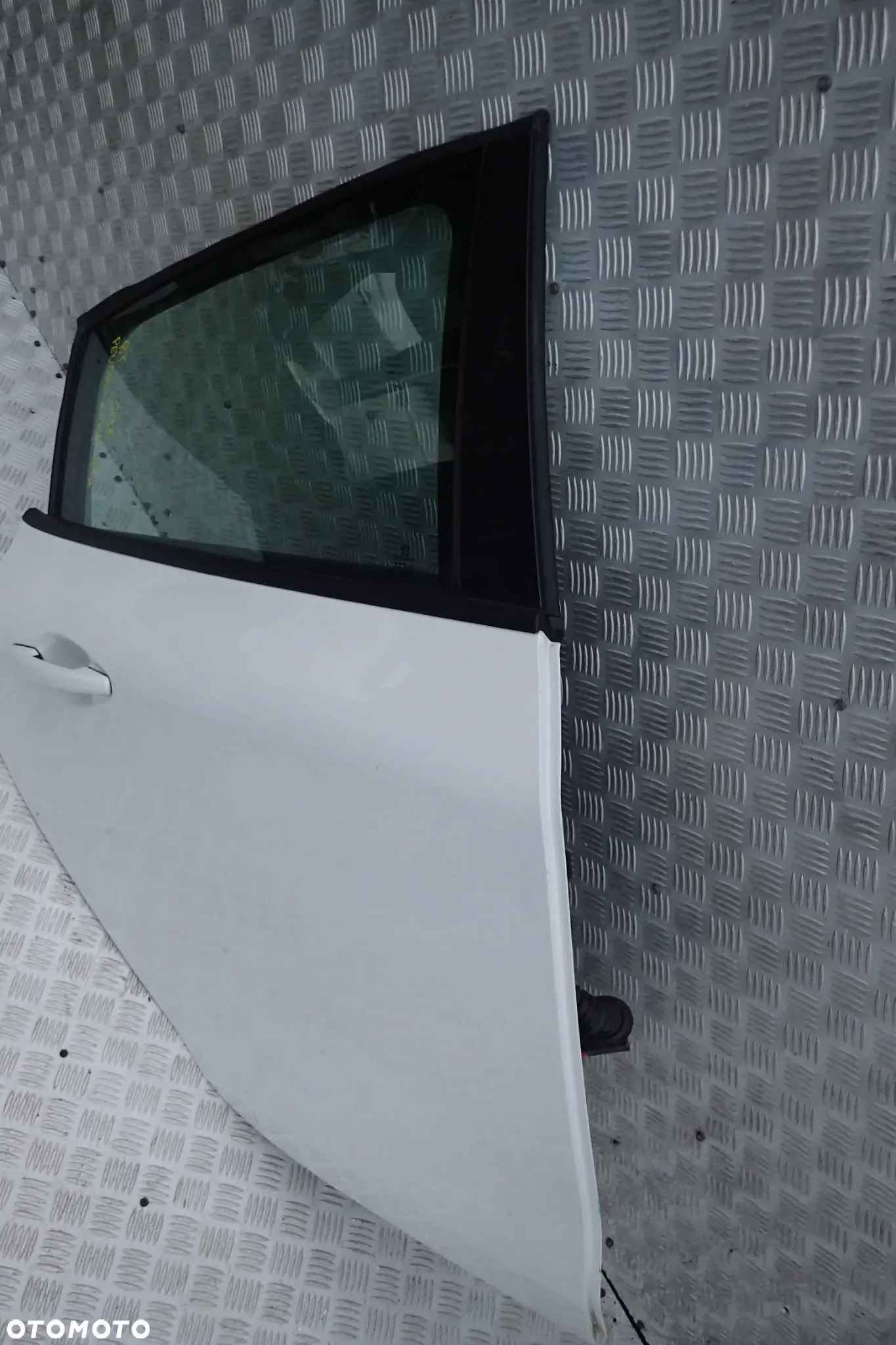 DRZWI PRAWY / LEWY TYŁ  PEUGEOT 2008 2016 ROK KOD LAKIERU EWP GOŁE - 3