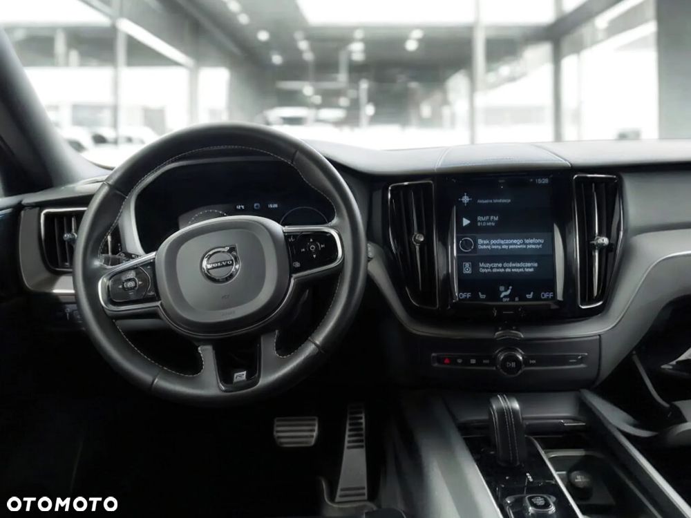 Volvo XC 60 T8 AWD Plug-In Hybrid R-Design - 6