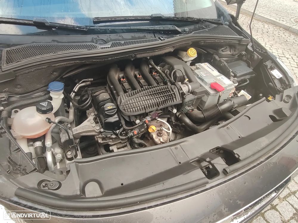 Peugeot 2008 1.2 PureTech Style - 12