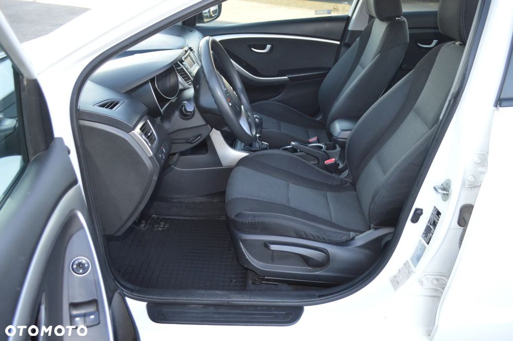 Hyundai i30 1.6 CRDi BlueDrive Classic + - 10