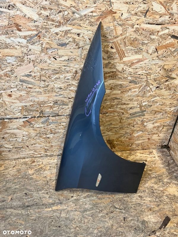 BŁOTNIK PRAWY BMW E90 lift Kod lakieru: a52 - 1