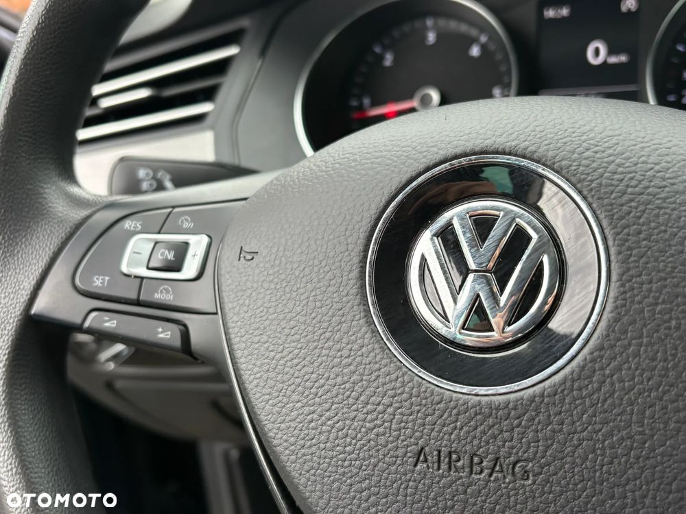 Volkswagen Passat Variant 1.6 TDI SCR BlueMotion Trendline - 24
