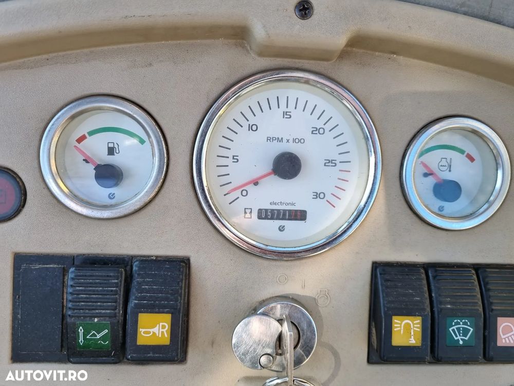 Komatsu WB97R2A - 14