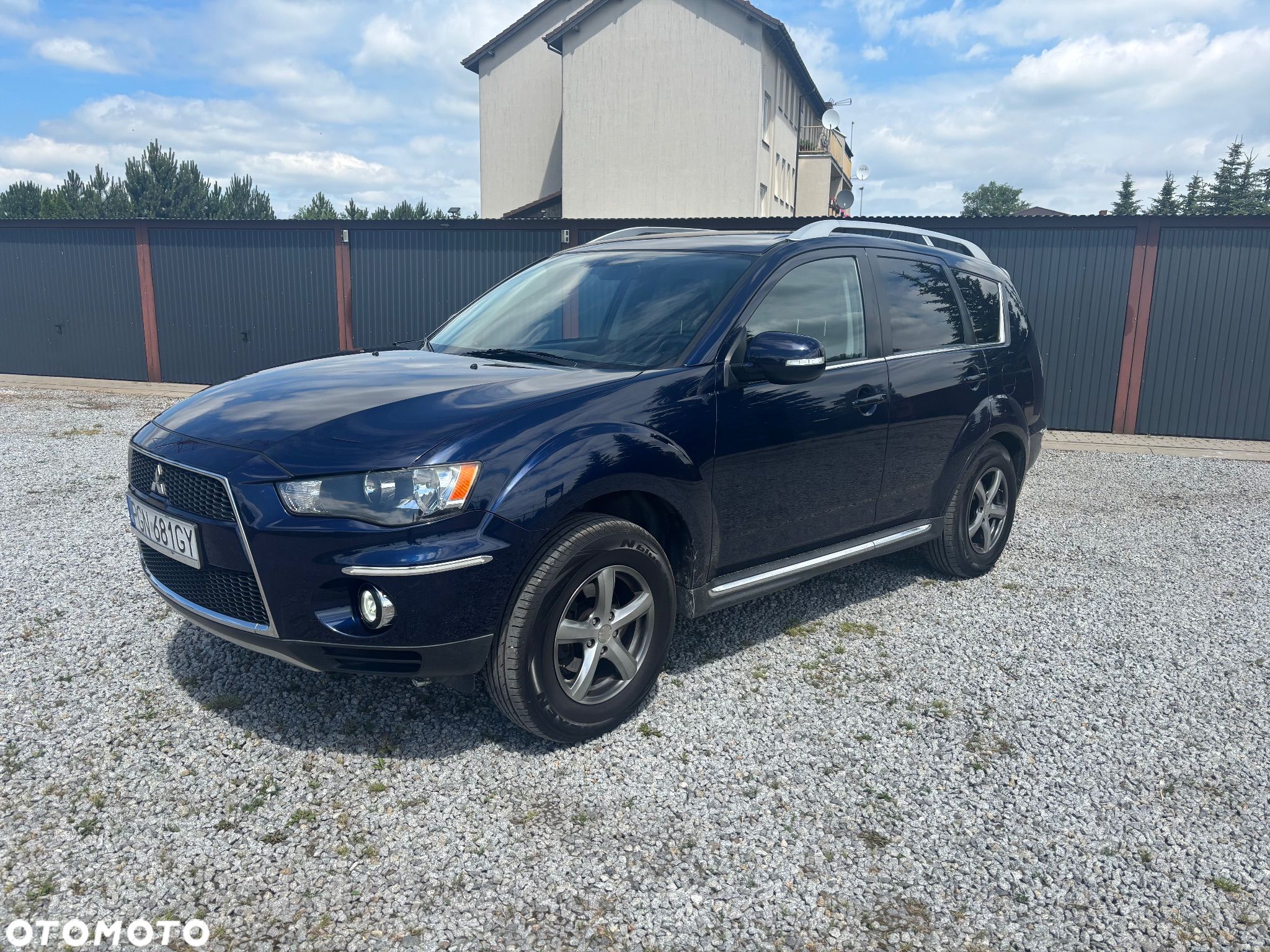Mitsubishi Outlander - 1