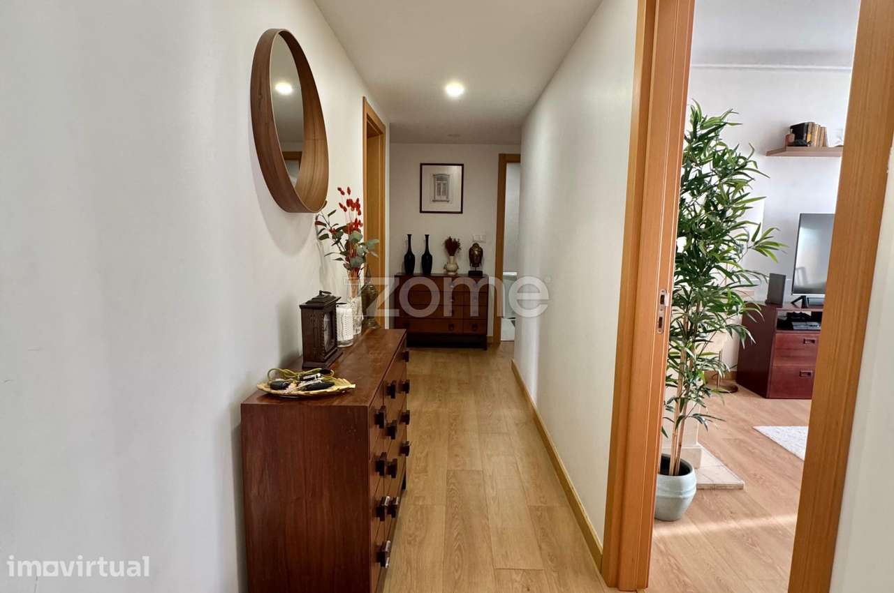 T2 remodelado em Almada com marquise e lareira - Grande imagem: 5/19