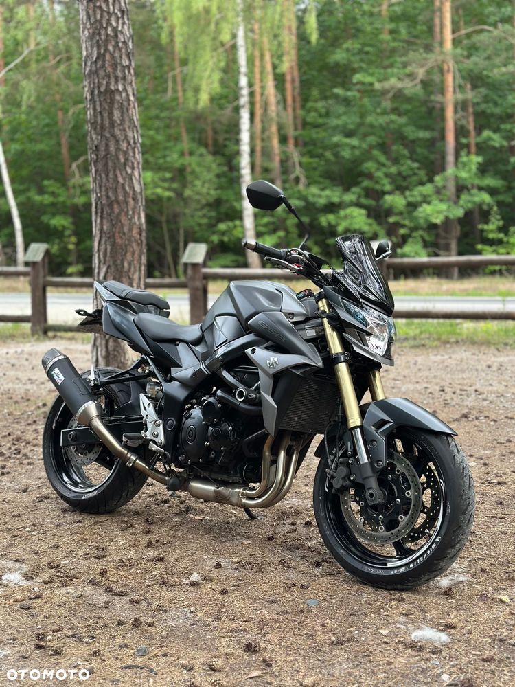 Suzuki GSR - 1