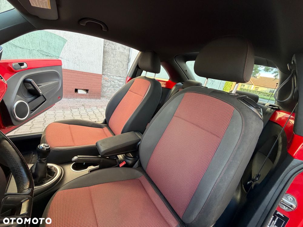Volkswagen New Beetle - 25