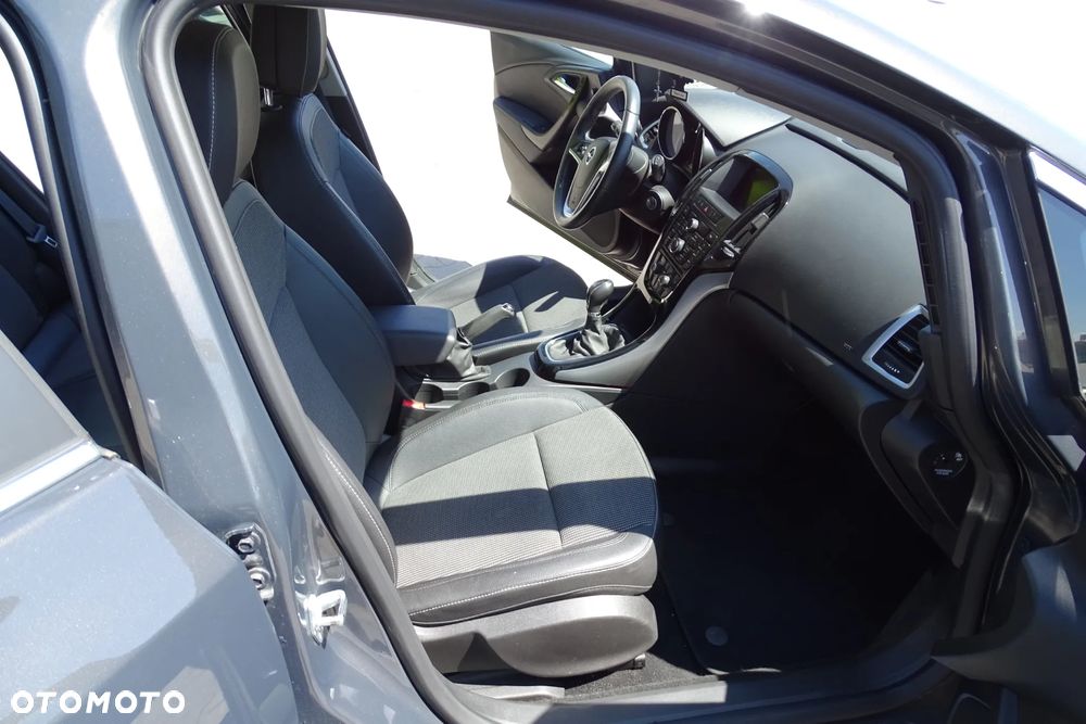 Opel Astra 1.4 T Cosmo S&S - 12