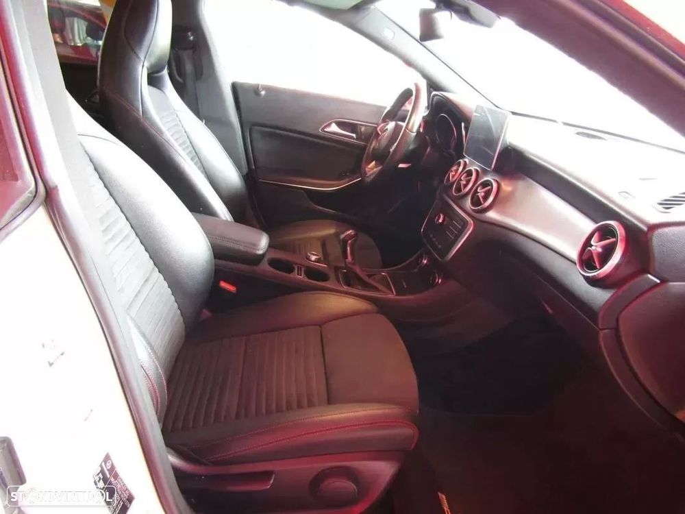 Mercedes-Benz CLA 200 d 7G-DCT AMG Line foto 5