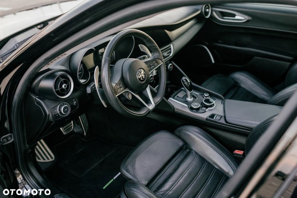 Alfa Romeo Giulia 2.0 Turbo 16V AT8 Veloce - 24