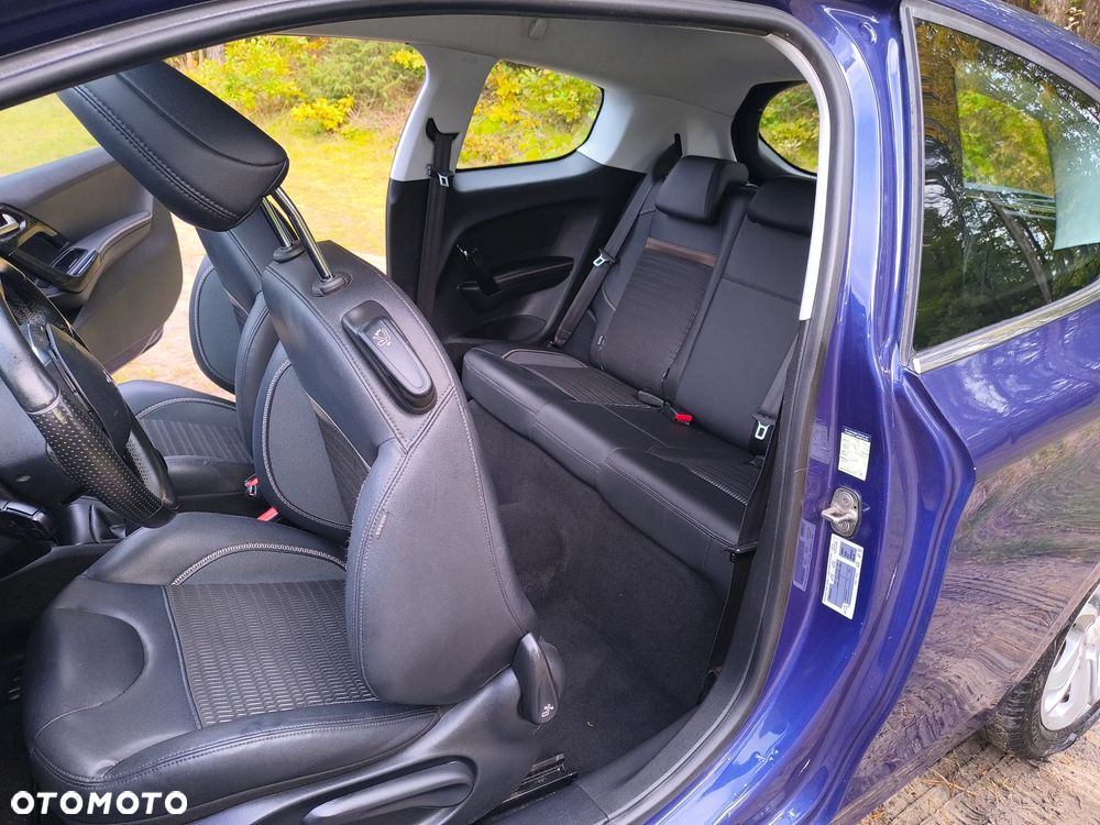 Peugeot 208 - 22