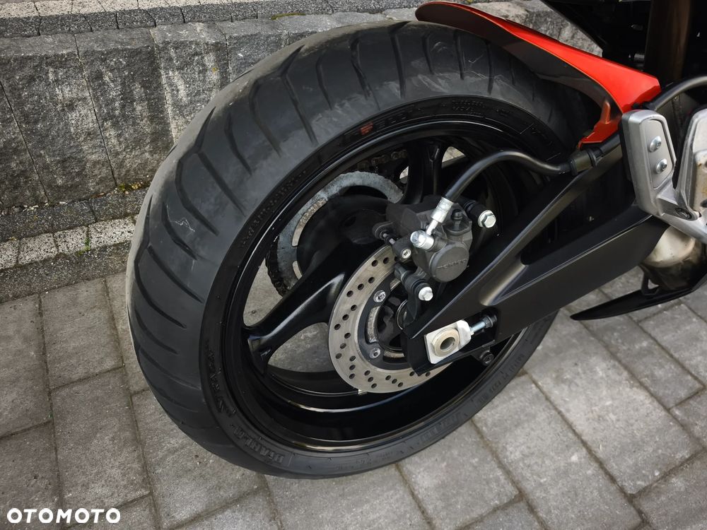 Suzuki GSR - 6