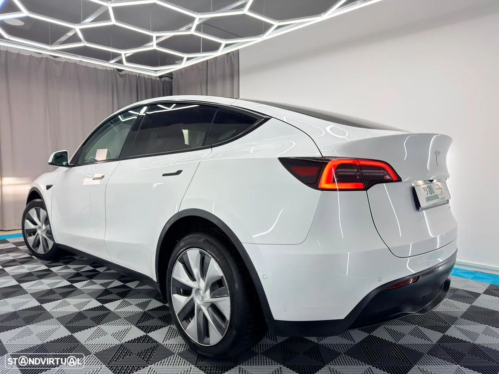 Tesla Model Y Long Range Dual Motor AWD - 4