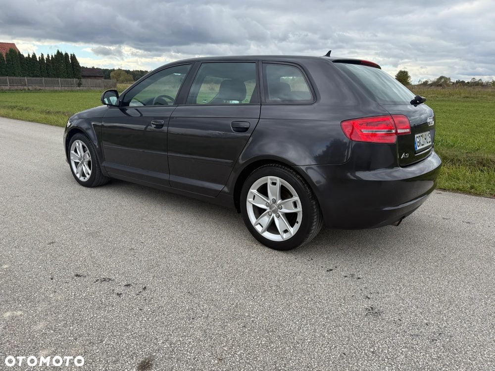Audi A3 Sportback 1.6 TDI DPF Ambiente - 8