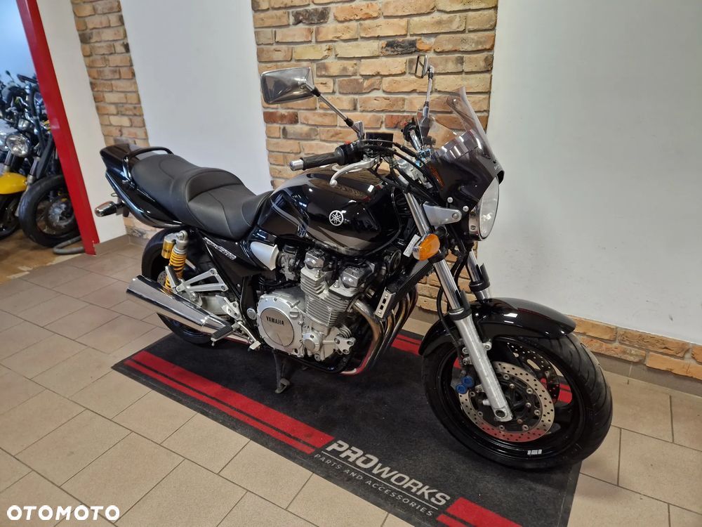 Yamaha XJR - 21